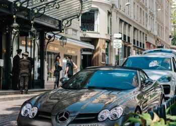 Where do the rich people live?